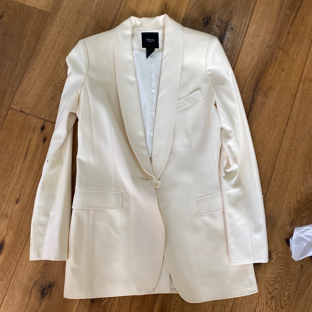 Smythe Blazer size 6 in white.